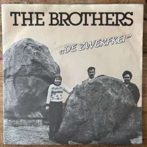 The Brothers - De Zwerfkei (Tweedehands 7" Single)